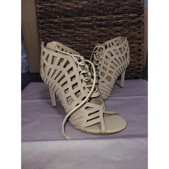Shoes - Brand new glaze heels stilettos size 10, tan